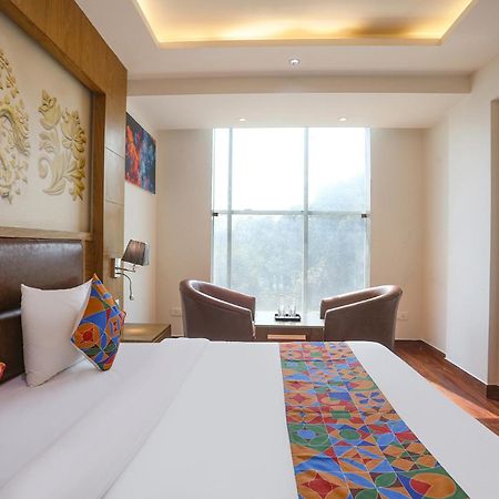 Fabhotel Prime Star 17 - Nr Yashobhoomi Convention Centre 德里 外观 照片