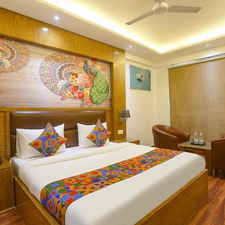 Fabhotel Prime Star 17 - Nr Yashobhoomi Convention Centre 德里 外观 照片
