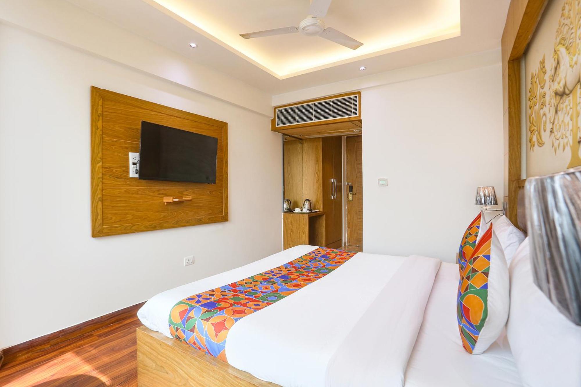 Fabhotel Prime Star 17 - Nr Yashobhoomi Convention Centre 德里 外观 照片