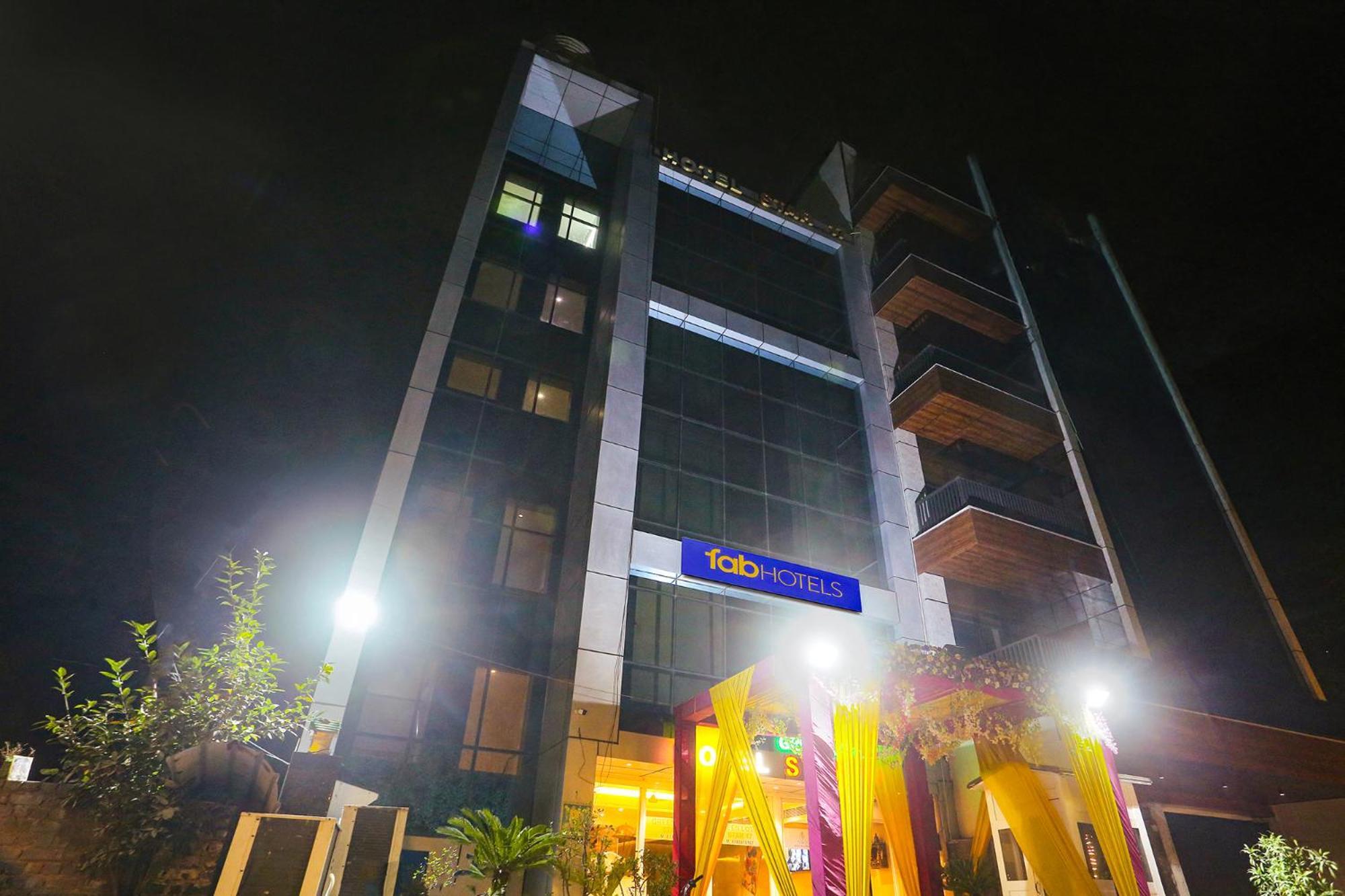 Fabhotel Prime Star 17 - Nr Yashobhoomi Convention Centre 德里 外观 照片