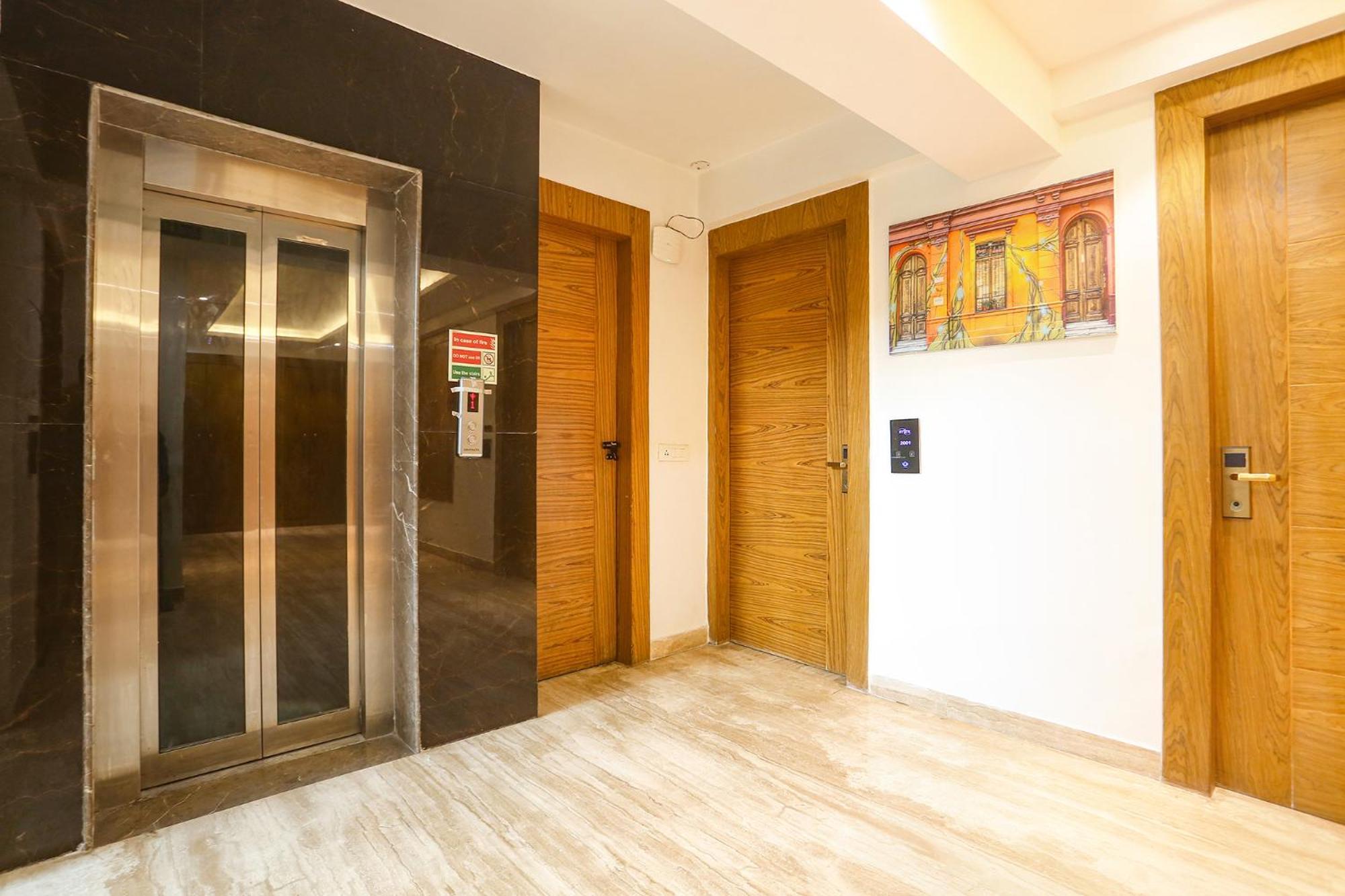 Fabhotel Prime Star 17 - Nr Yashobhoomi Convention Centre 德里 外观 照片