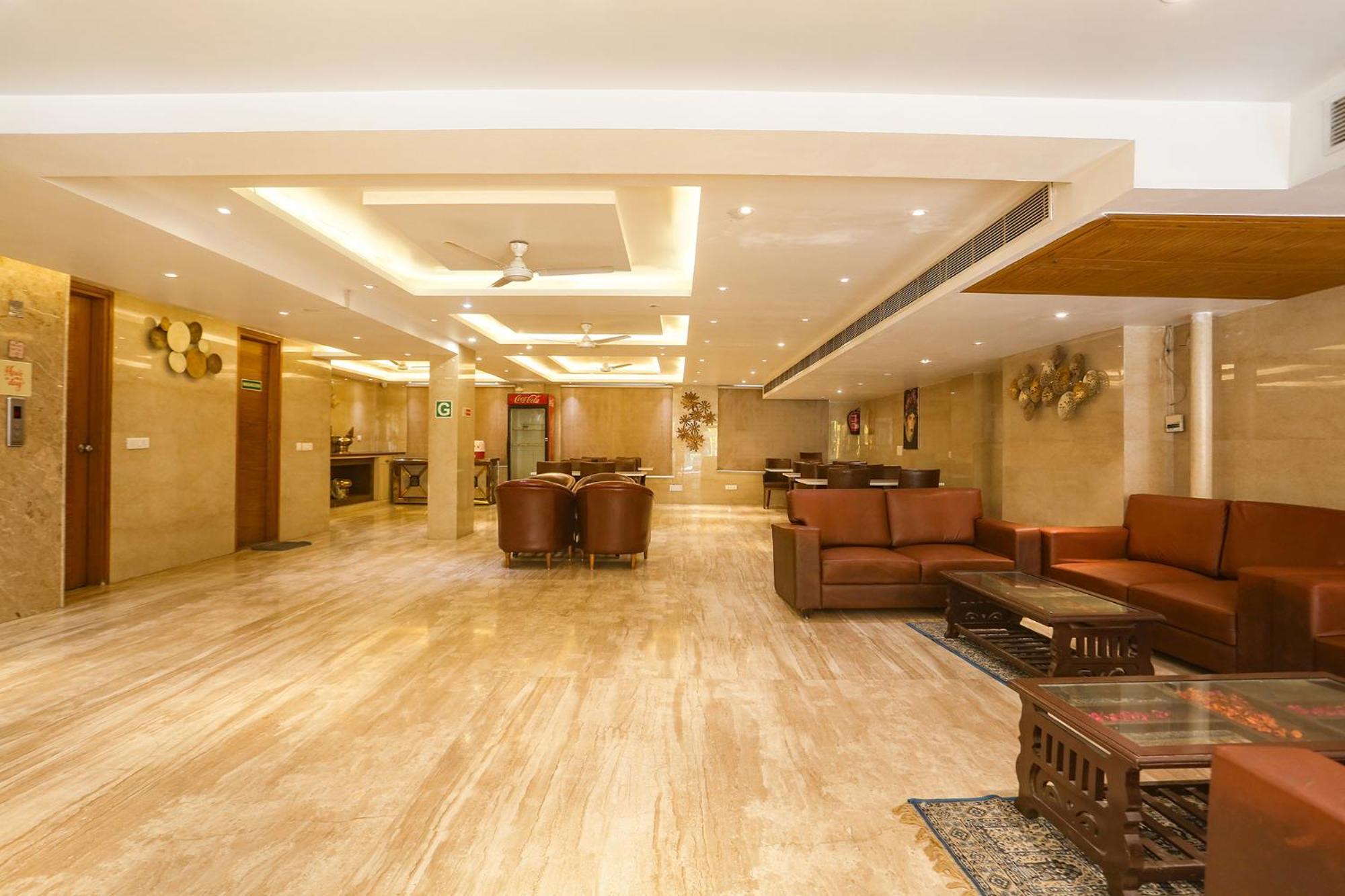 Fabhotel Prime Star 17 - Nr Yashobhoomi Convention Centre 德里 外观 照片