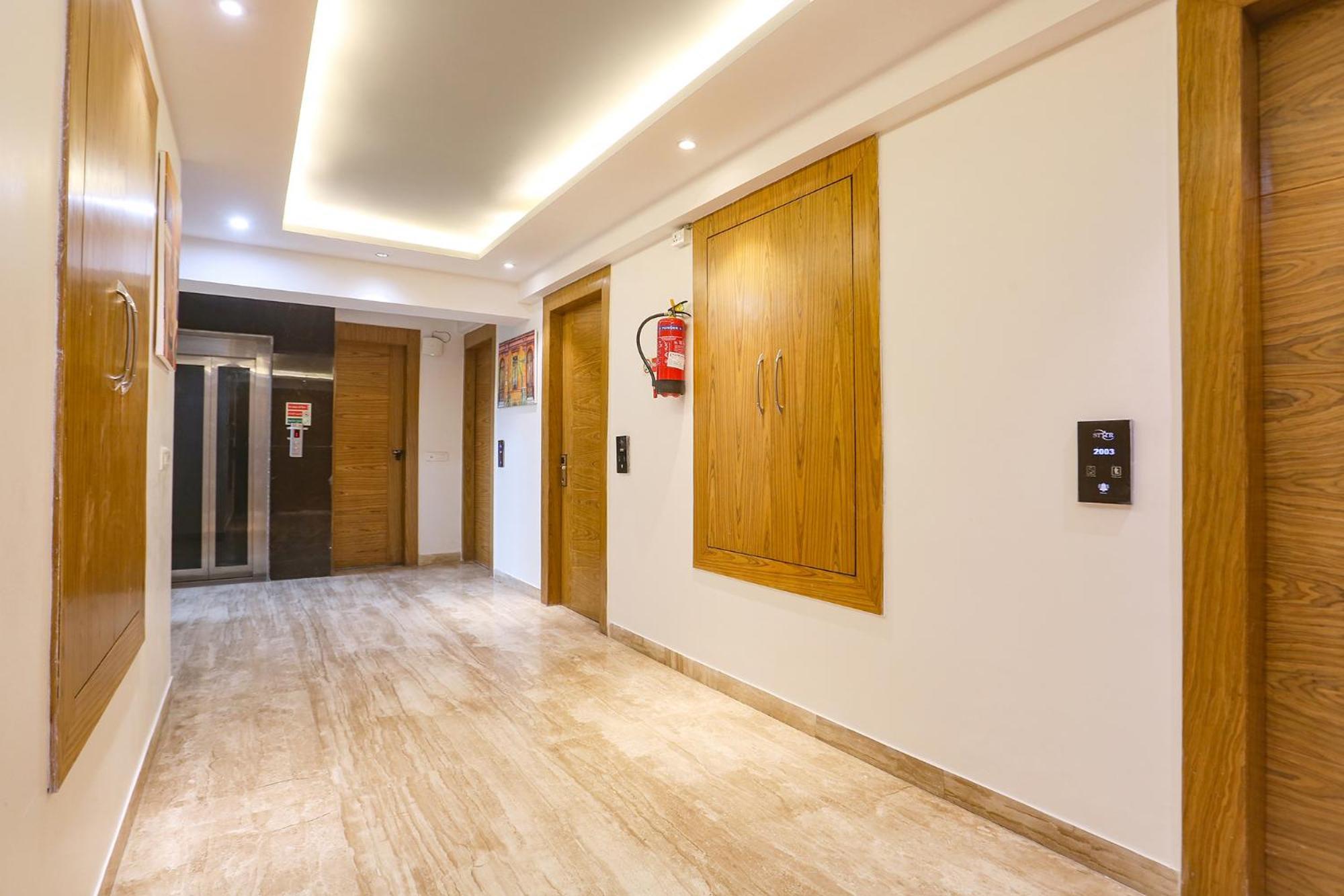 Fabhotel Prime Star 17 - Nr Yashobhoomi Convention Centre 德里 外观 照片