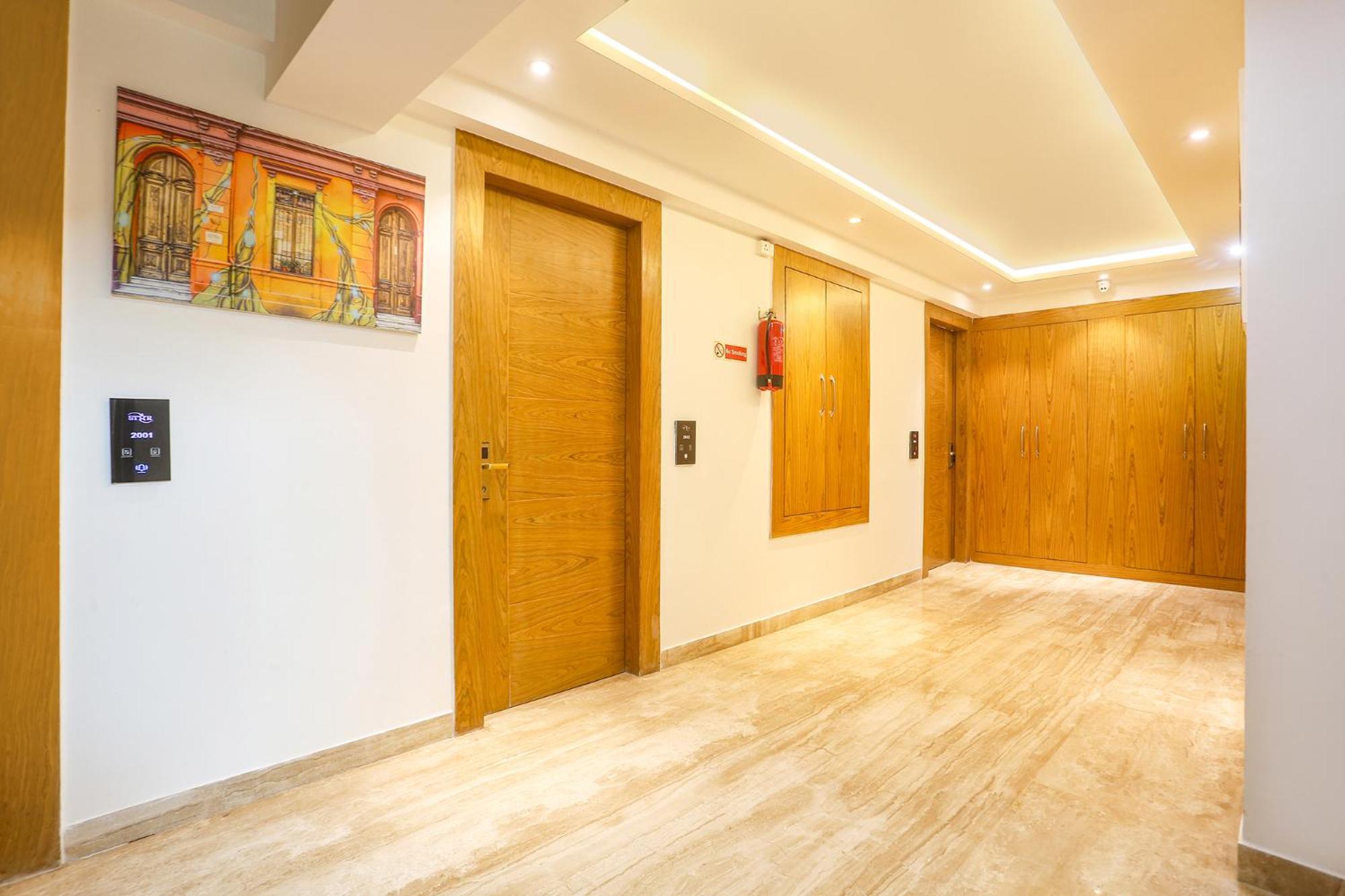 Fabhotel Prime Star 17 - Nr Yashobhoomi Convention Centre 德里 外观 照片
