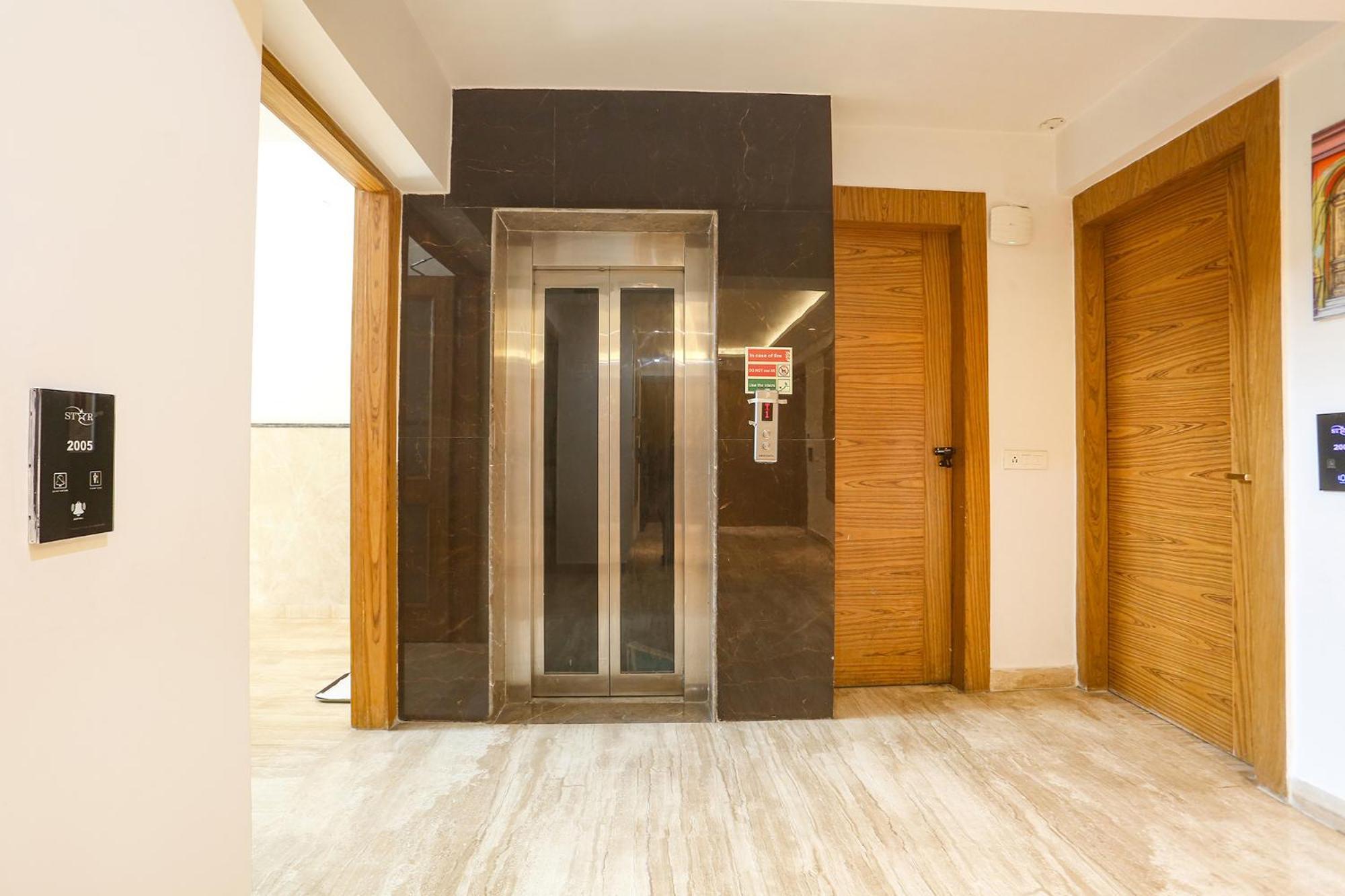 Fabhotel Prime Star 17 - Nr Yashobhoomi Convention Centre 德里 外观 照片