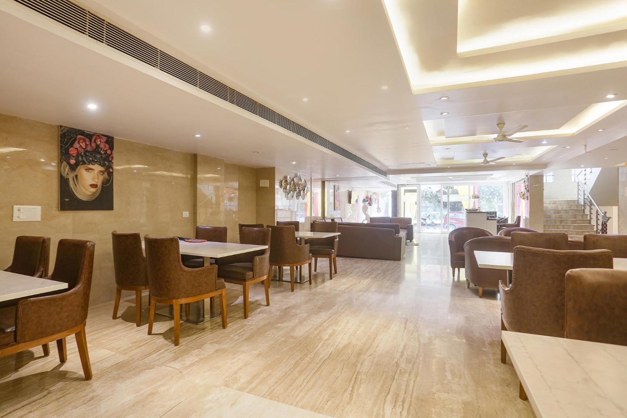 Fabhotel Prime Star 17 - Nr Yashobhoomi Convention Centre 德里 外观 照片