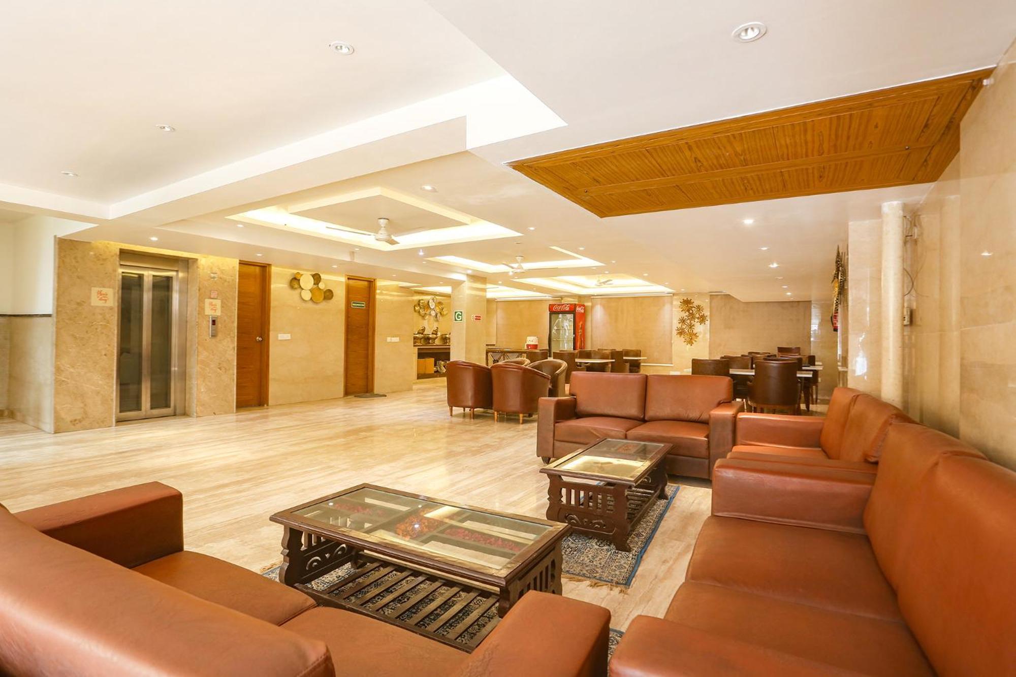 Fabhotel Prime Star 17 - Nr Yashobhoomi Convention Centre 德里 外观 照片